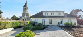 Maison de charme à Grandcamp-Maisy avec vue sur la mer.